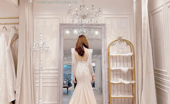 RÈM THAY ĐỒ TẠI REN BRIDAL STUDIO 